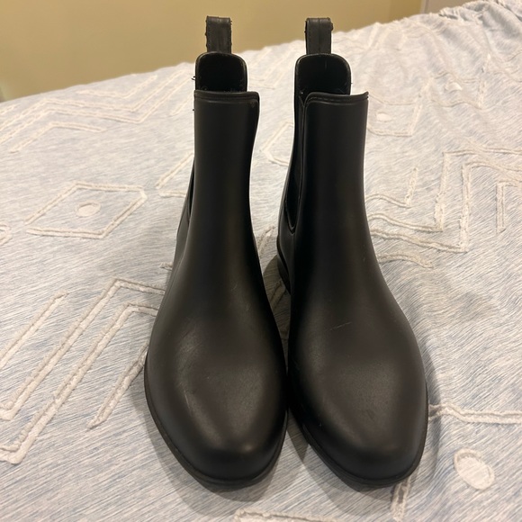 A New Day Ankle Rain Boots - Picture 2 of 3